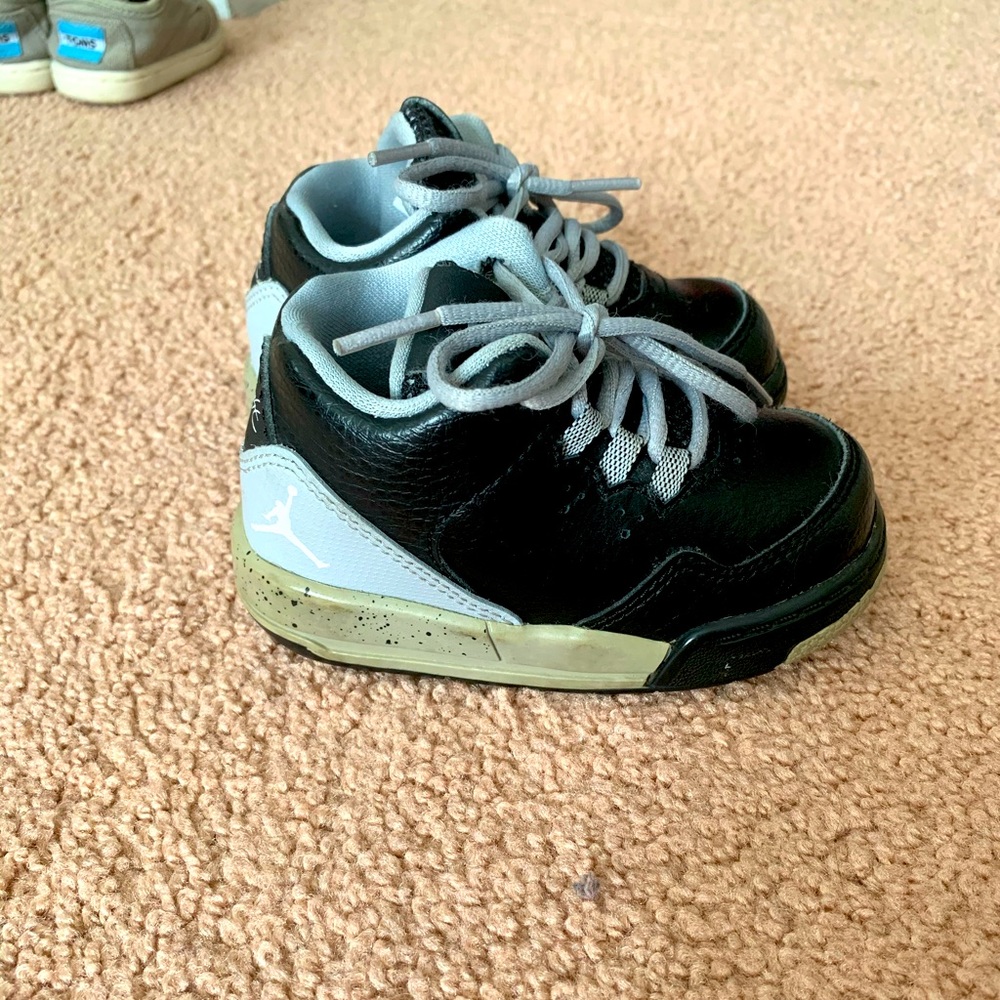 EUC Size 5 Jordan Sneakers